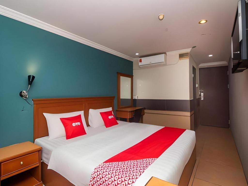 River Park Hotel Sibu Buitenkant foto