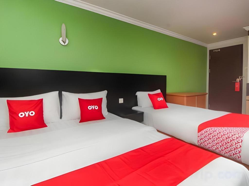 River Park Hotel Sibu Buitenkant foto