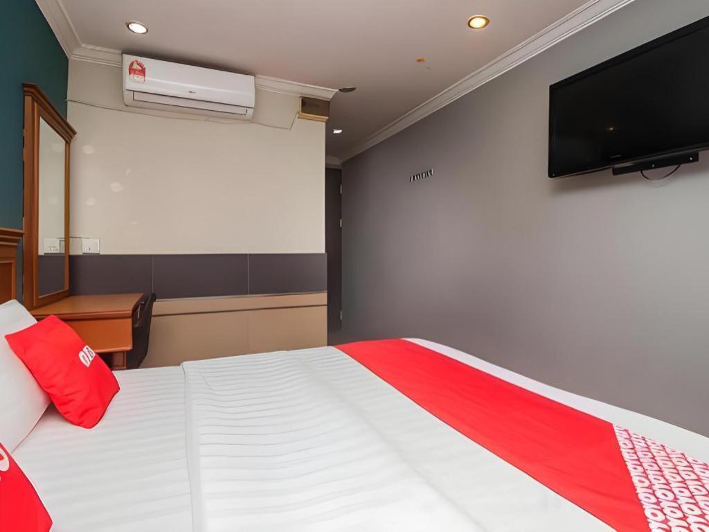 River Park Hotel Sibu Buitenkant foto
