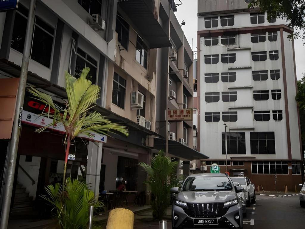 River Park Hotel Sibu Buitenkant foto