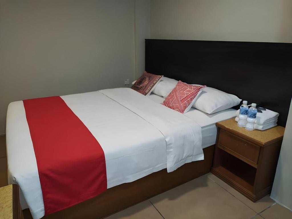 River Park Hotel Sibu Buitenkant foto