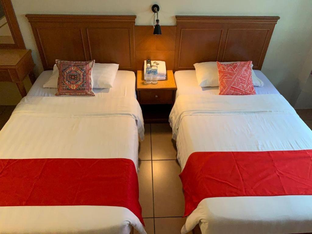 River Park Hotel Sibu Buitenkant foto