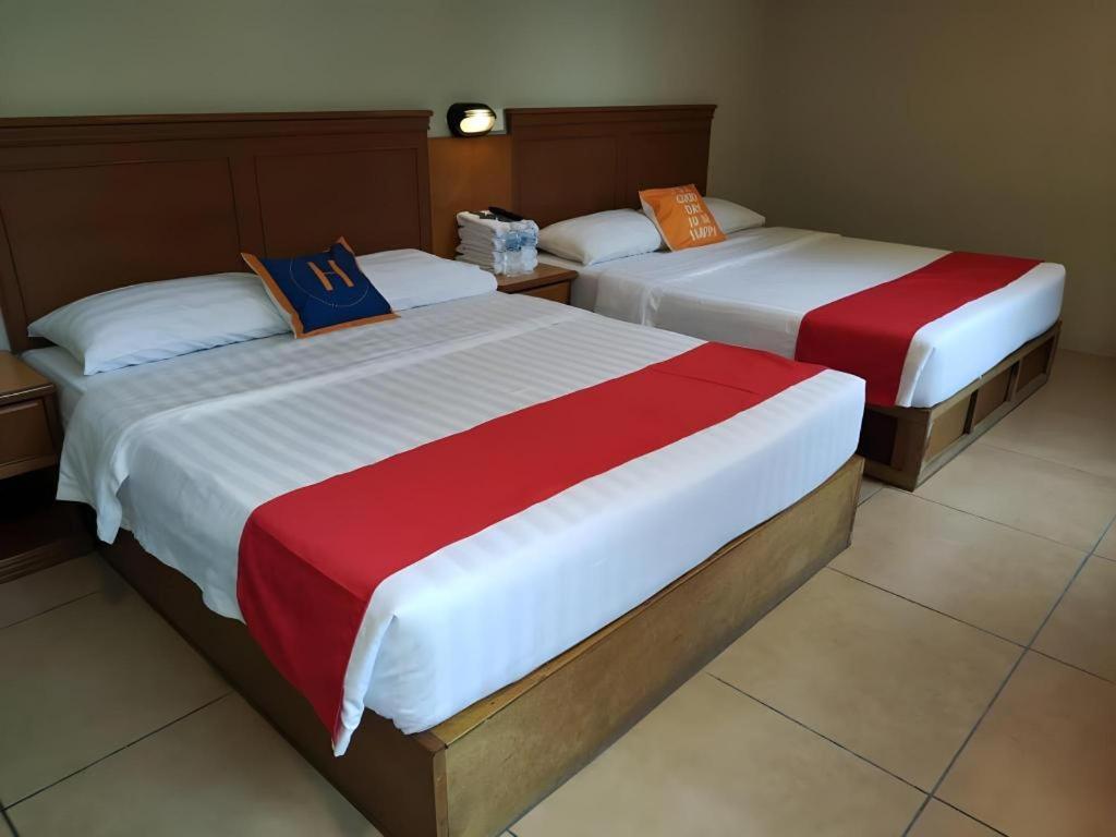 River Park Hotel Sibu Buitenkant foto