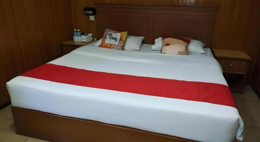 River Park Hotel Sibu Buitenkant foto