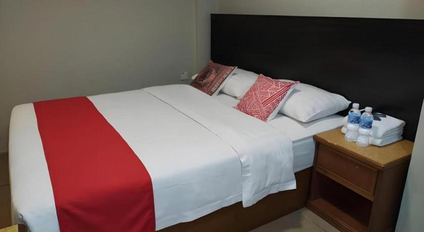 River Park Hotel Sibu Buitenkant foto