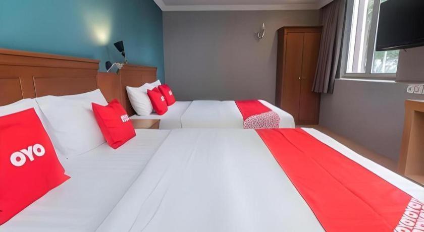 River Park Hotel Sibu Buitenkant foto